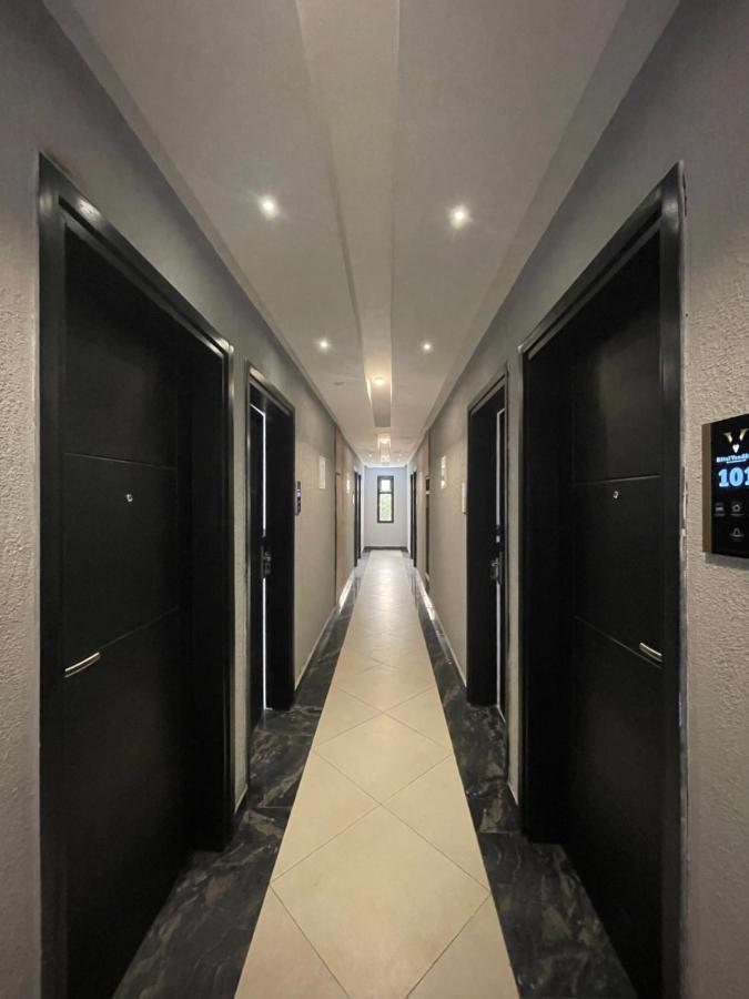 Hotel Vendome Дуала Екстер'єр фото