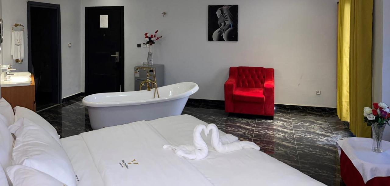 Hotel Vendome Дуала Екстер'єр фото