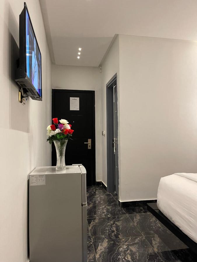 Hotel Vendome Дуала Екстер'єр фото