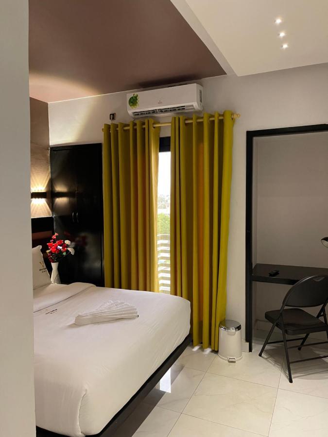 Hotel Vendome Дуала Екстер'єр фото