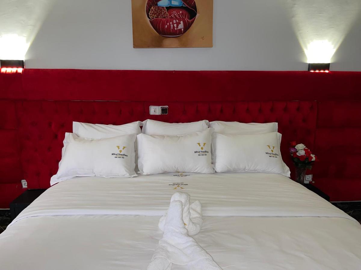 Hotel Vendome Дуала Екстер'єр фото