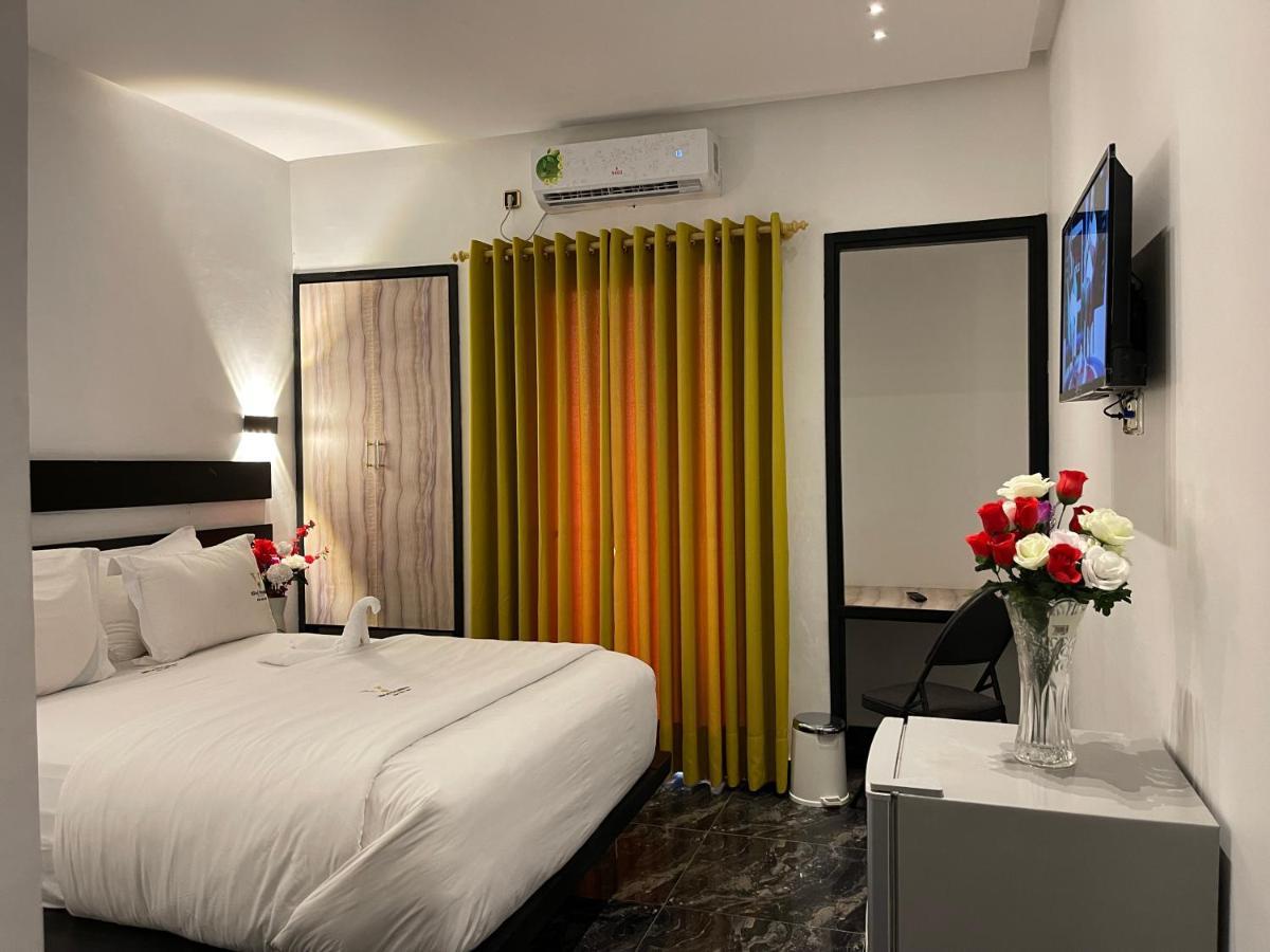 Hotel Vendome Дуала Екстер'єр фото