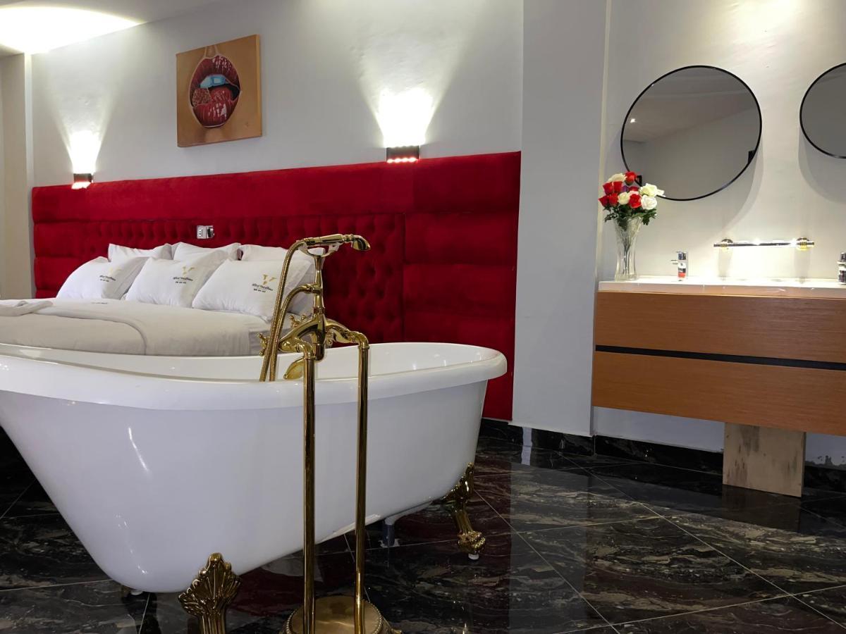 Hotel Vendome Дуала Екстер'єр фото