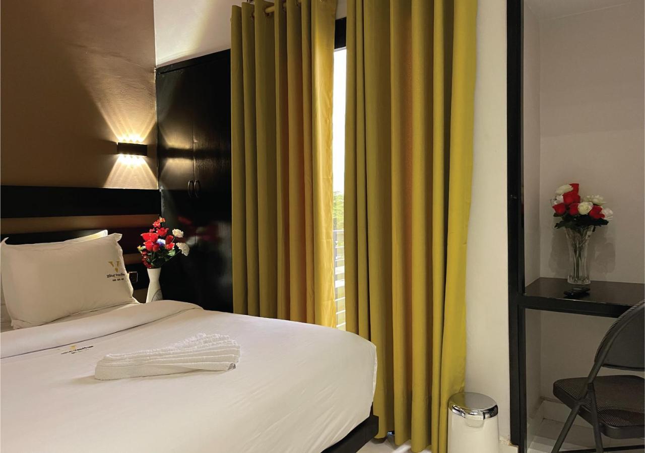 Hotel Vendome Дуала Екстер'єр фото