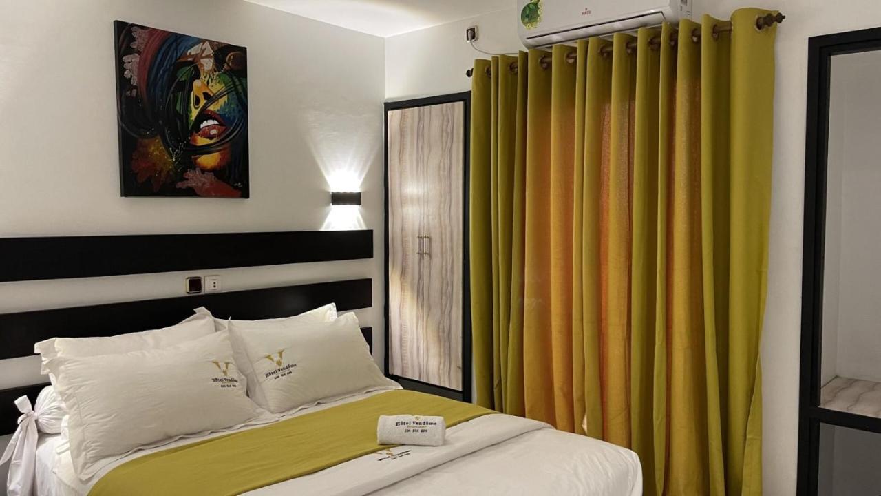 Hotel Vendome Дуала Екстер'єр фото