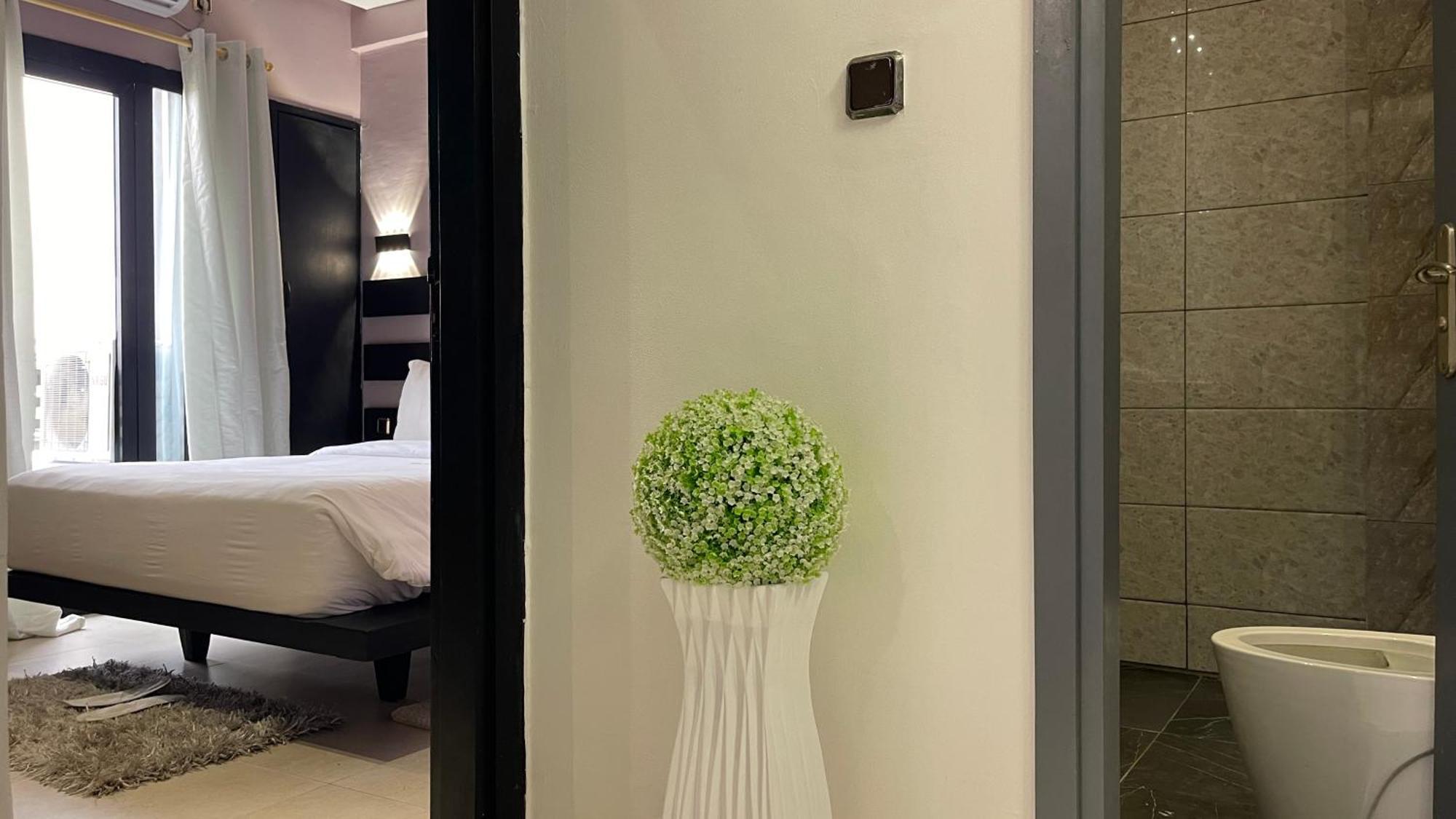 Hotel Vendome Дуала Екстер'єр фото